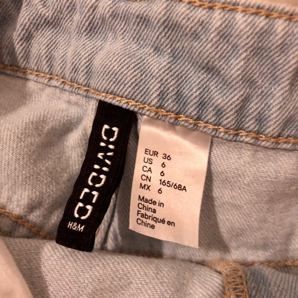 H&M light wash jean shorts! - Picture 3 of 3